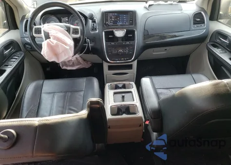 2015 Chrysler Town & Country Touring z USA, uszkodzony, nr VIN 2C4RC1BG0FR716636